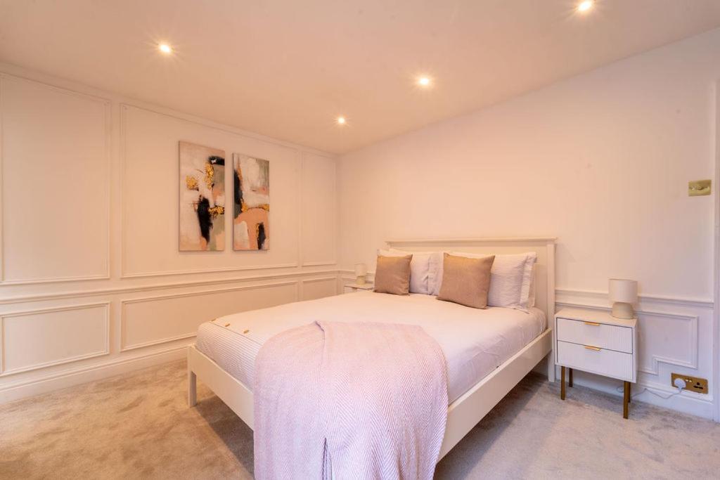 Elegant 3 Bedroom Home In The Centre Of Cheltenham Exterior foto