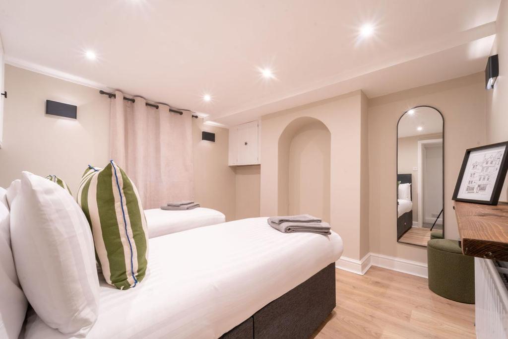 Elegant 3 Bedroom Home In The Centre Of Cheltenham Exterior foto