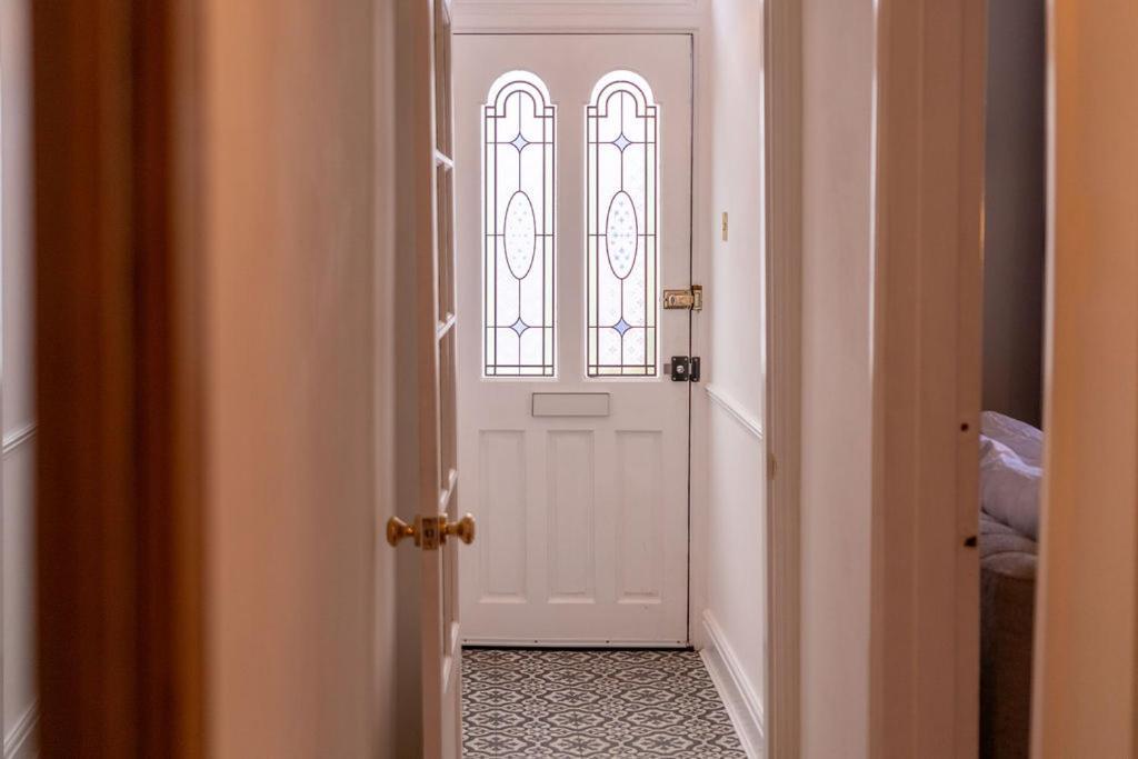 Elegant 3 Bedroom Home In The Centre Of Cheltenham Exterior foto