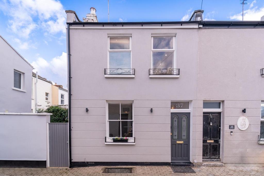 Elegant 3 Bedroom Home In The Centre Of Cheltenham Exterior foto