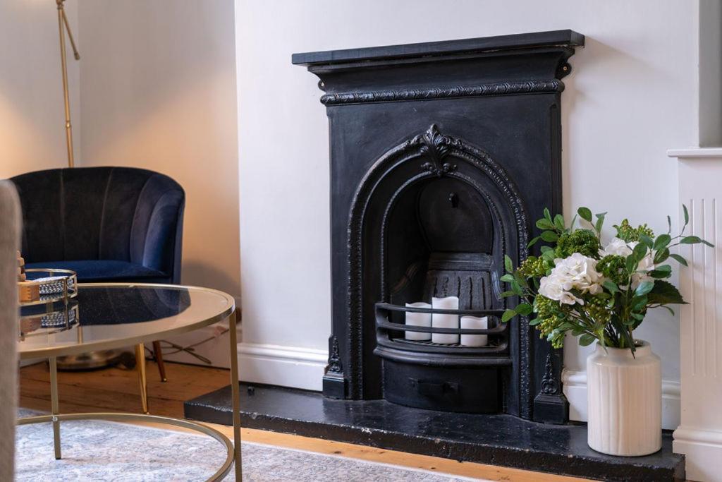 Elegant 3 Bedroom Home In The Centre Of Cheltenham Exterior foto