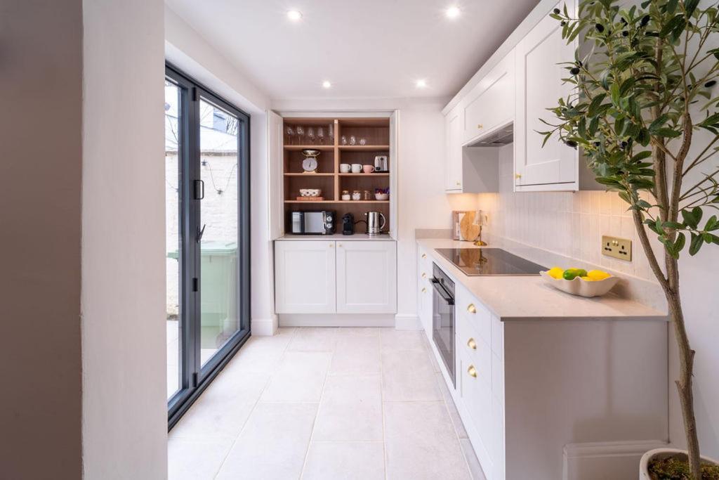 Elegant 3 Bedroom Home In The Centre Of Cheltenham Exterior foto