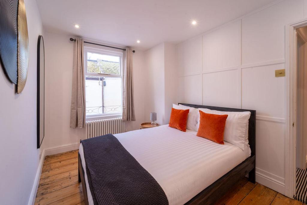 Elegant 3 Bedroom Home In The Centre Of Cheltenham Exterior foto