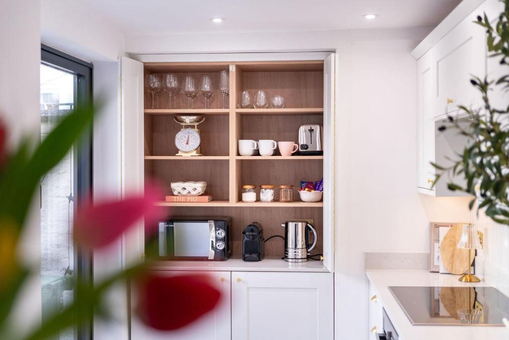 Elegant 3 Bedroom Home In The Centre Of Cheltenham Exterior foto